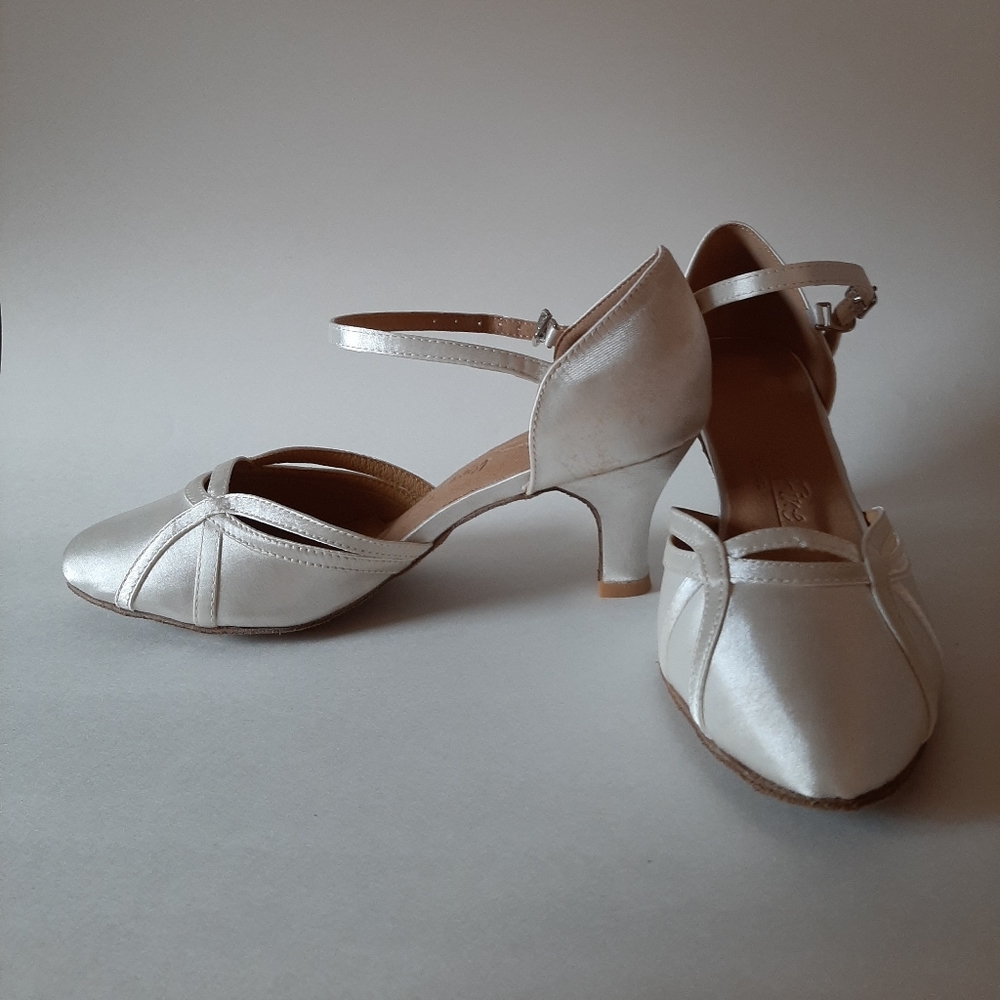 NWOT Wedding or Dance Shoes, Satin Cuban heel